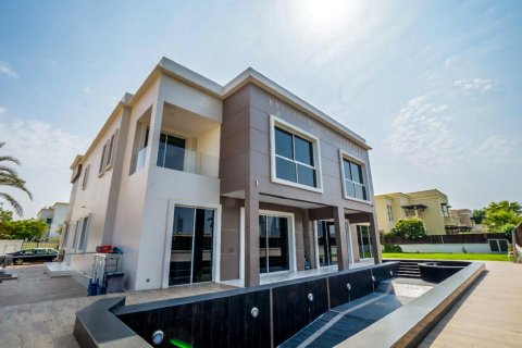 7 غرفة نوم  فيلا في Emirates Hills, الإمارات العربية المتحدة رقم 8609 3