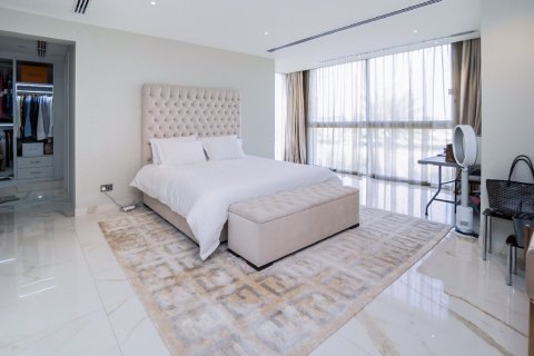 7 غرفة نوم  فيلا في Emirates Hills, الإمارات العربية المتحدة رقم 8609 9