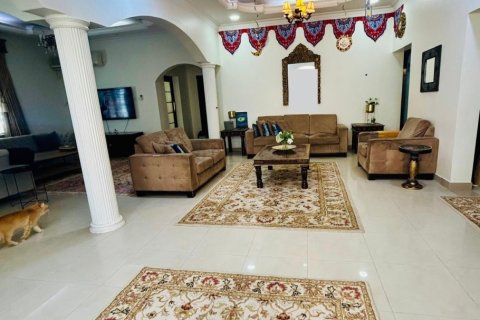 6 bedrooms Villa in Galali, Bahrain No. 59383 4