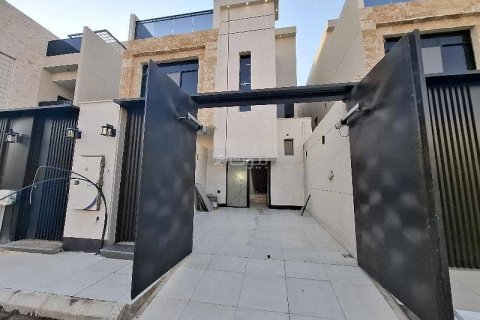 Квартира с 4 спальнями в Эр-Рияд, Саудовская Аравия №69166