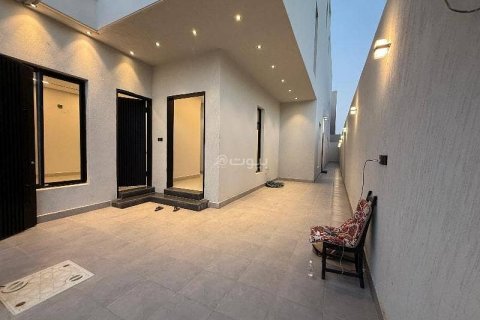 4 bedrooms Apartment in Riyadh, Saudi Arabia No. 69168
