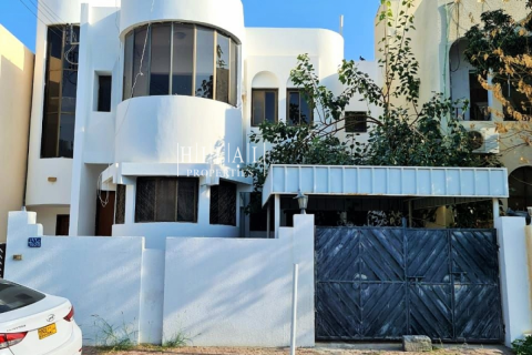 7 bedrooms Villa in Al Khuwair, Oman No. 68507