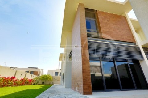 4 bedrooms Villa on the Yas Island, UAE No. 12215 17