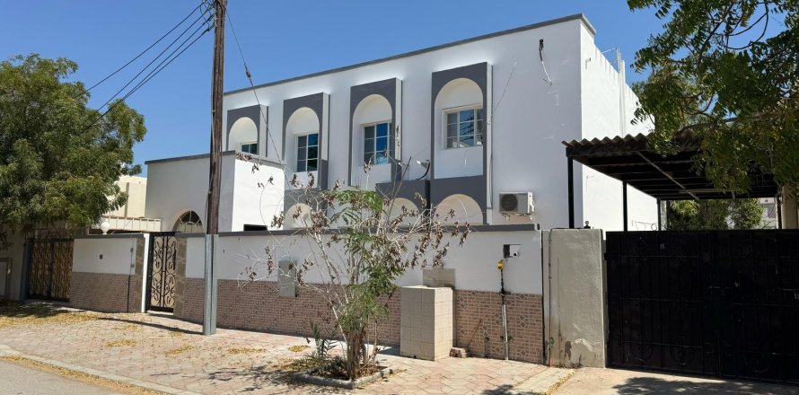 4 bedrooms Villa in As Sib, Oman No. 62654