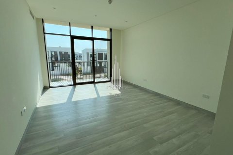 4 bedrooms Villa in Abu Dhabi, UAE No. 37694 3