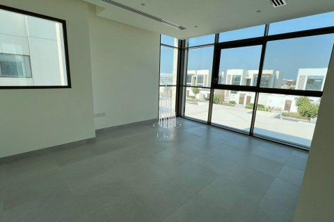 4 bedrooms Villa in Abu Dhabi, UAE No. 37694 7