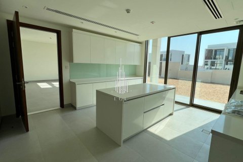 4 bedrooms Villa in Abu Dhabi, UAE No. 37694 13