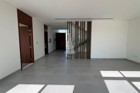 4 bedrooms Villa in Abu Dhabi, UAE No. 37694 11