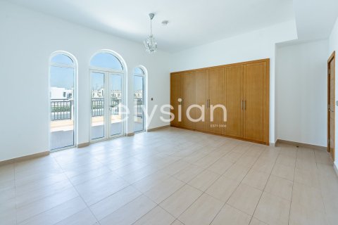 Вилла с 4 спальнями в Legacy Nova Villas, ОАЭ №64775 8