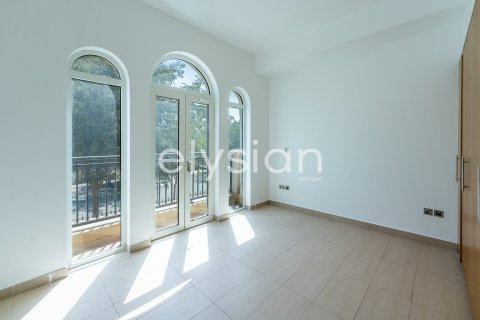 Вилла с 4 спальнями в Legacy Nova Villas, ОАЭ №64775 6