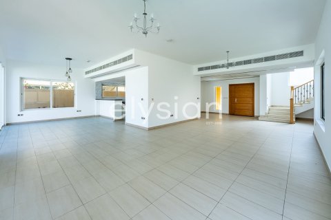 Вилла с 4 спальнями в Legacy Nova Villas, ОАЭ №64775 3