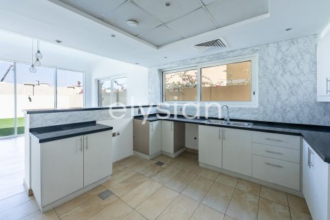 Вилла с 4 спальнями в Legacy Nova Villas, ОАЭ №64775 4
