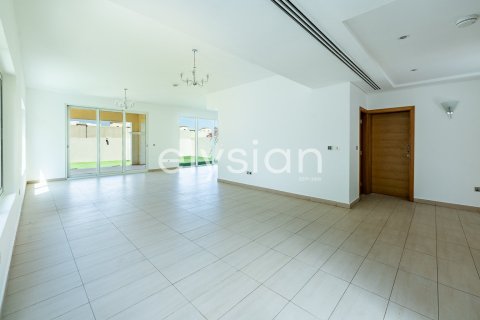 Вилла с 4 спальнями в Legacy Nova Villas, ОАЭ №64775 5