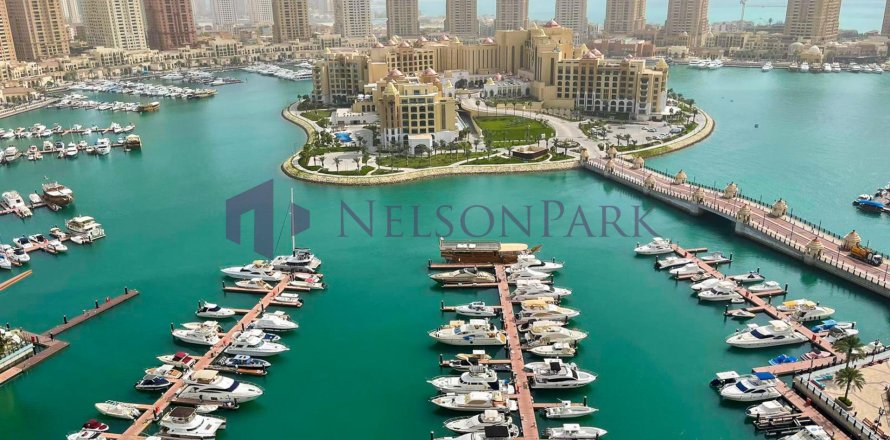 4 bedrooms Penthouse in Doha, Qatar No. 57078