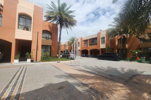 4 bedrooms Villa in Abu Dhabi Gate City, UAE No. 35489