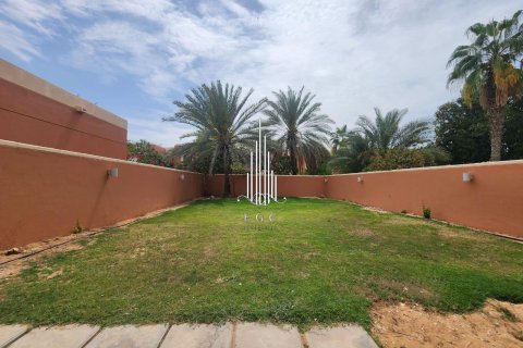 4 bedrooms Villa in Abu Dhabi Gate City, UAE No. 35489 5