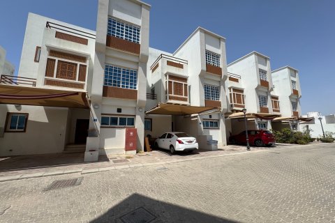 5 غرفة نوم  فيلا في Madinat as'Sultan Qaboos, عُمان رقم 69067