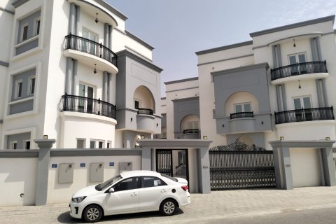 6 bedrooms Villa in Al Awabi, Oman No. 54698