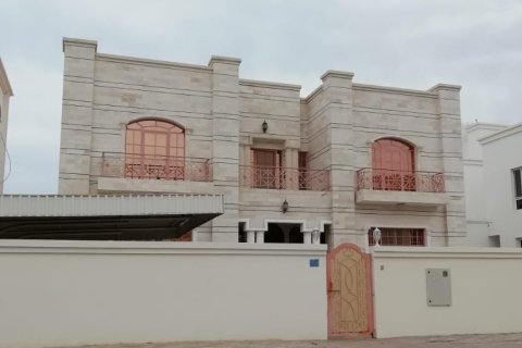 6 bedrooms Villa in Muscat, Oman No. 54697