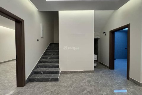 5 bedrooms Villa in Riyadh, Saudi Arabia No. 59897 4
