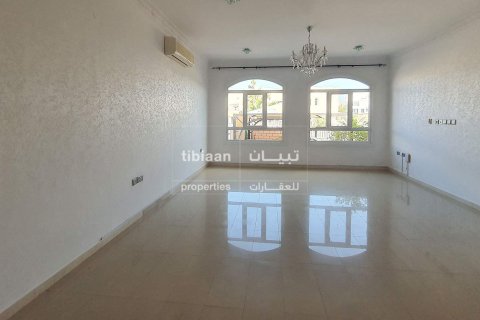 Villa Gemela de 5 dormitorios en As Sib, Oman No. 53730 4