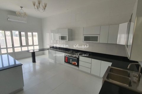 Villa de 5 dormitorios en As Sib, Oman No. 53732 5