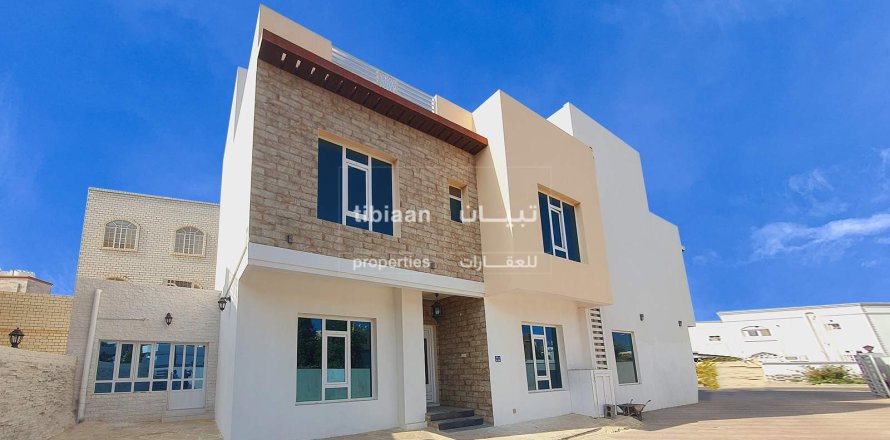 Villa de 5 dormitorios en As Sib, Oman No. 53732