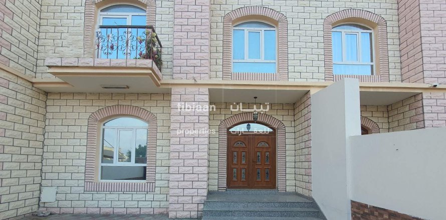 Townhouse de 6 dormitorios en As Sib, Oman No. 53733