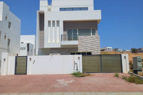 4 bedrooms Villa in Muscat, Oman No. 54399