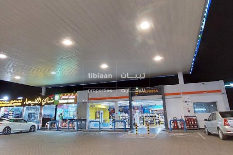 140m² Shop in Al Amarat, Oman No. 53858