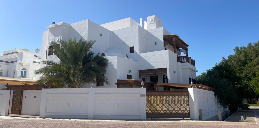 Villa Jumelée de 4 chambres à Muscat, Oman No. 54853