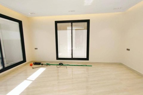 Villa de 5 dormitorios en Riyadh, Saudi Arabia No. 60633 5