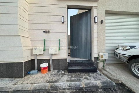 5 bedrooms Apartment in Riyadh, Saudi Arabia No. 60201