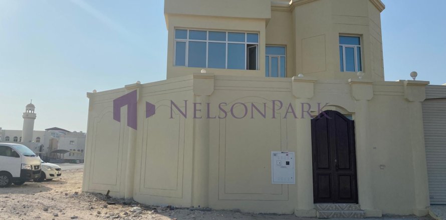 Villa de 7 dormitorios en Doha, Qatar No. 58058