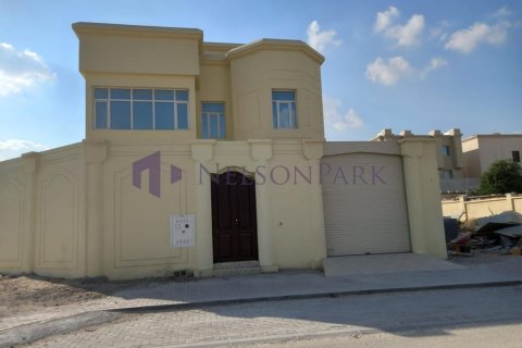 Villa de 7 dormitorios en Doha, Qatar No. 58058 4