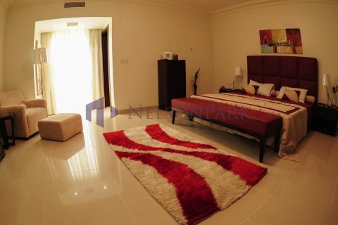 Villa de 4 dormitorios en Doha, Qatar No. 60935 3