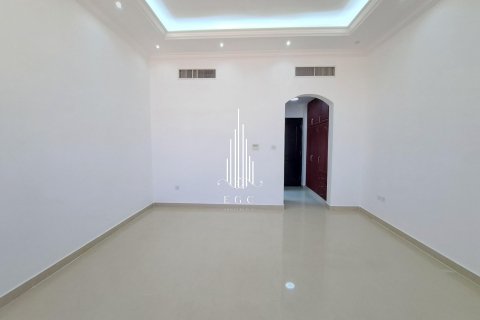 Villa de 5 chambres à Khalifa City, UAE No. 22619 16