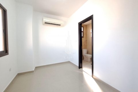 Villa de 5 chambres à Khalifa City, UAE No. 22619 24