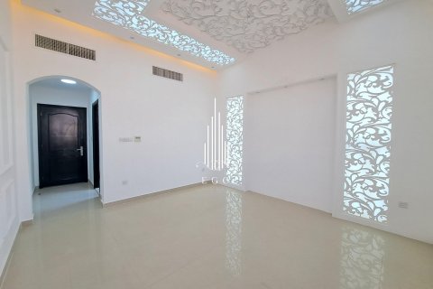 Villa de 5 chambres à Khalifa City, UAE No. 22619 10