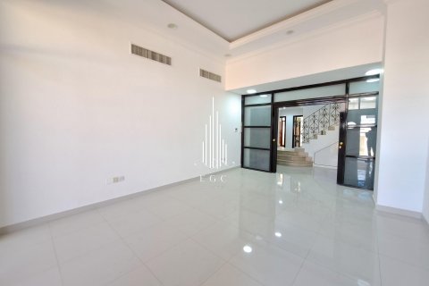 Villa de 5 chambres à Khalifa City, UAE No. 22619