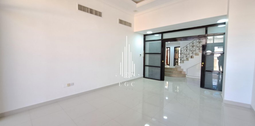 Villa de 5 chambres à Khalifa City, UAE No. 22619