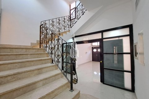 Villa de 5 chambres à Khalifa City, UAE No. 22619 9