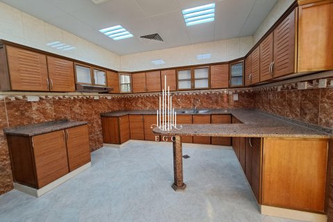 Villa de 5 chambres à Khalifa City, UAE No. 22619 18