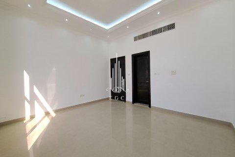 Villa de 5 chambres à Khalifa City, UAE No. 22619 14