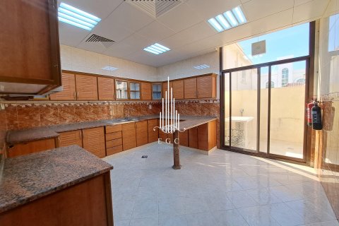 Villa de 5 chambres à Khalifa City, UAE No. 22619 4