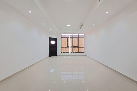 Villa de 5 chambres à Khalifa City, UAE No. 22619 8