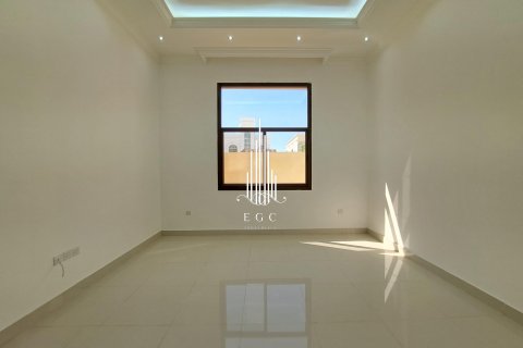 Villa de 5 chambres à Khalifa City, UAE No. 22619 17