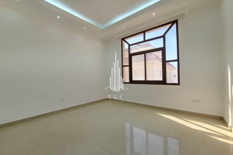 Villa de 5 chambres à Khalifa City, UAE No. 22619 15