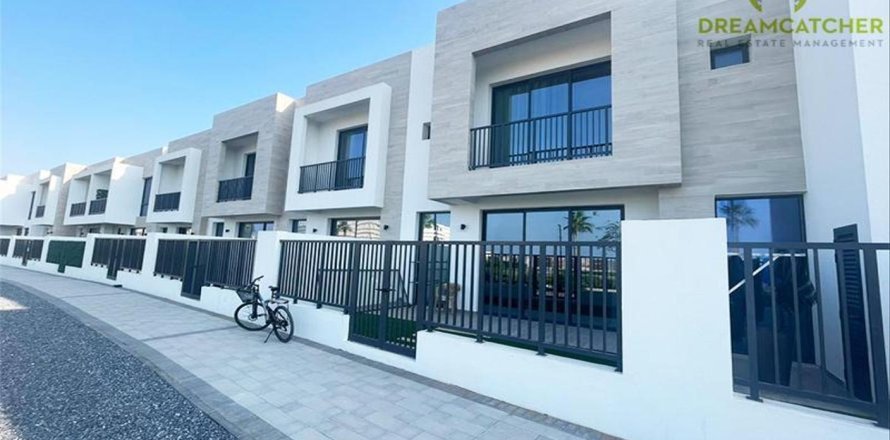 2 bedrooms Villa in Mina Al Arab, UAE No. 28004
