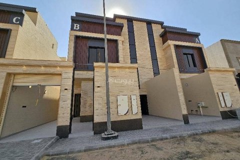 6 bedrooms Apartment in Riyadh, Saudi Arabia No. 60352